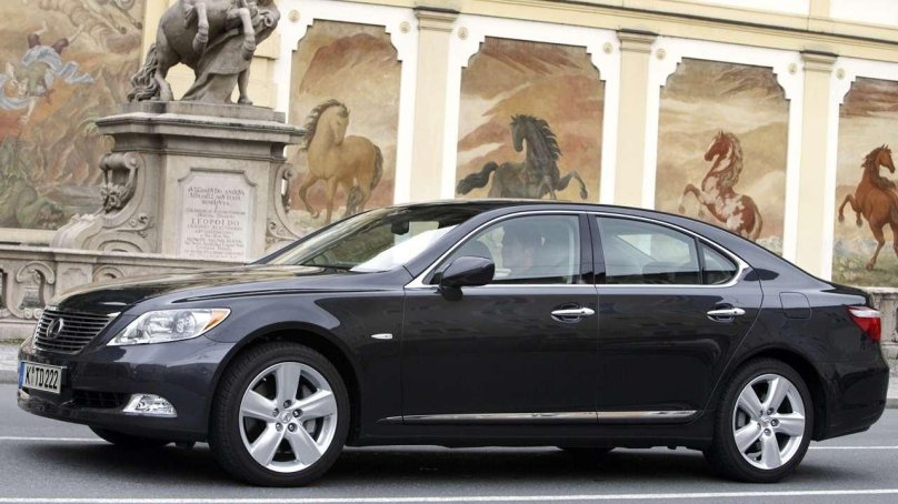 Lexus лс 460