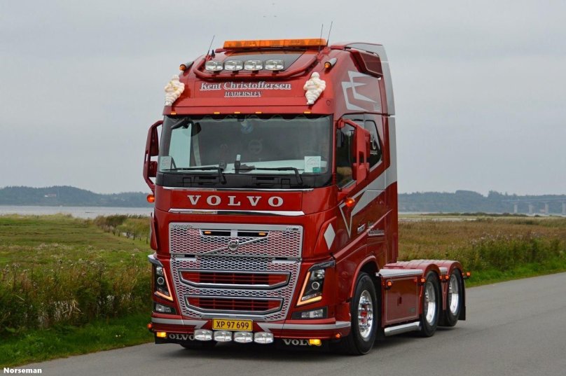 Тягач Volvo fh16