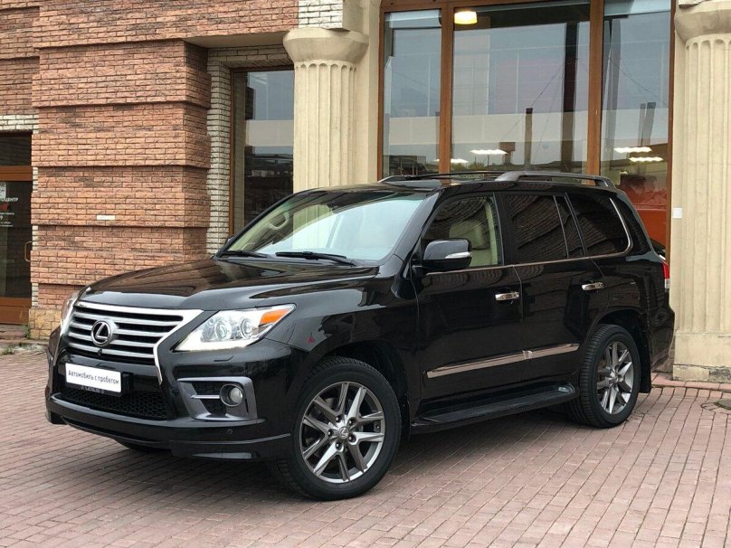 Lexus LX 570 III
