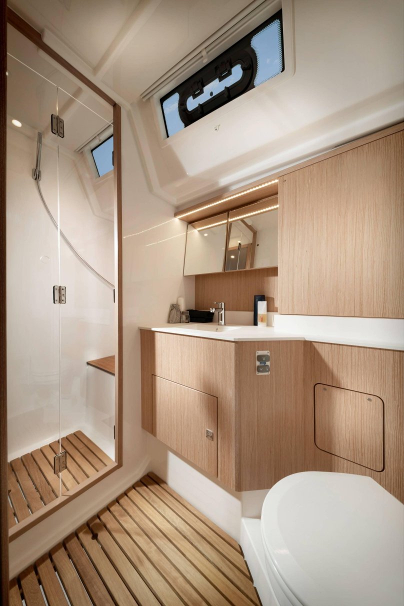 Яхта Bavaria 50 туалет