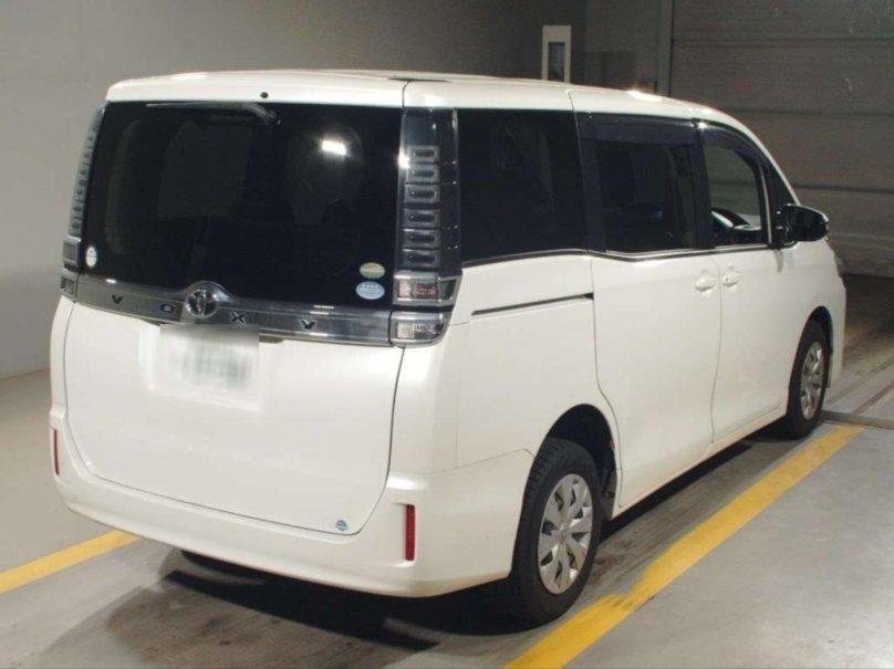 Тойота Ноах гибрид