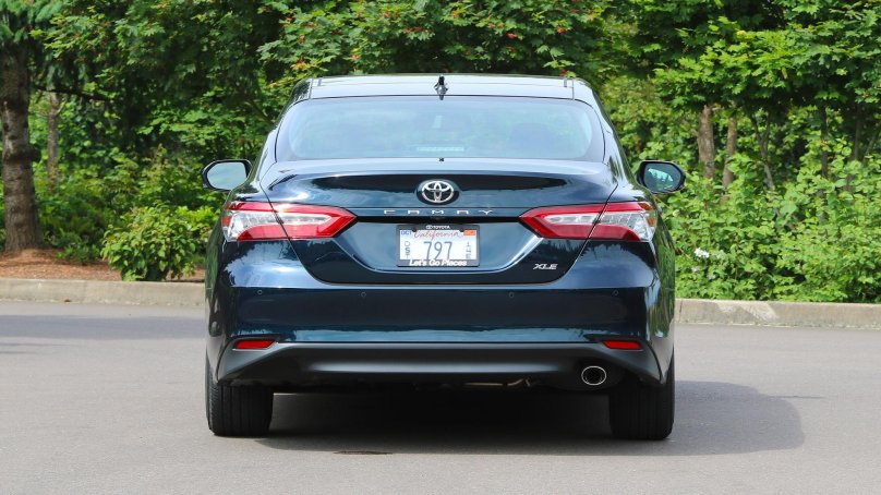 Toyota Camry xv70 сзади