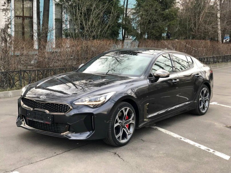 Kia Stinger черный