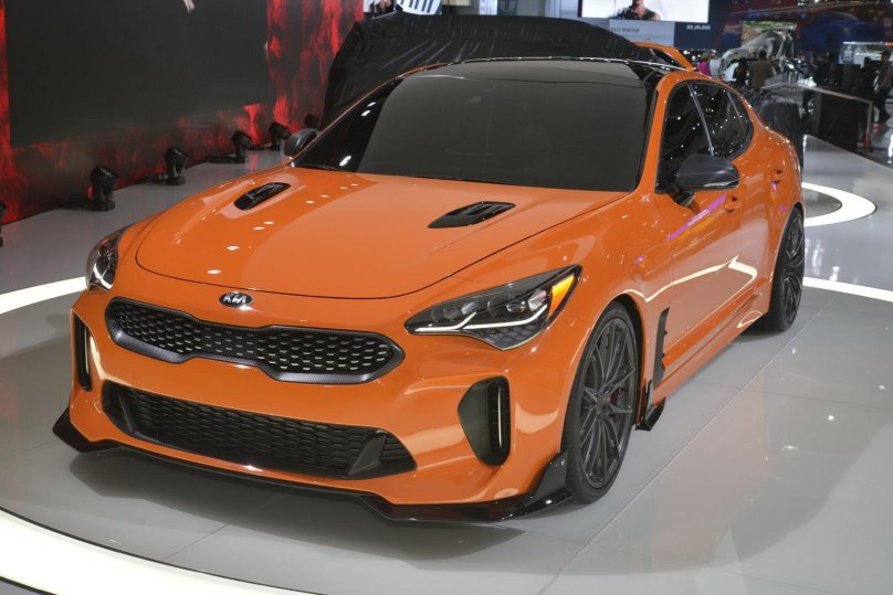 Kia спортивная Stinger