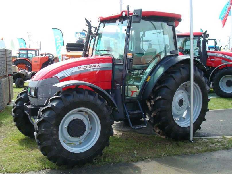 MCCORMICK трактор