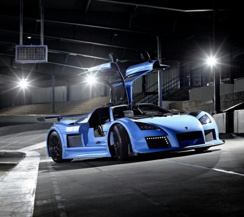 Gumpert Apollo машина