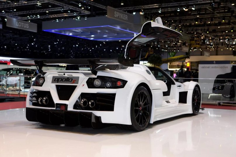 Машина Gumpert Apollo Sport