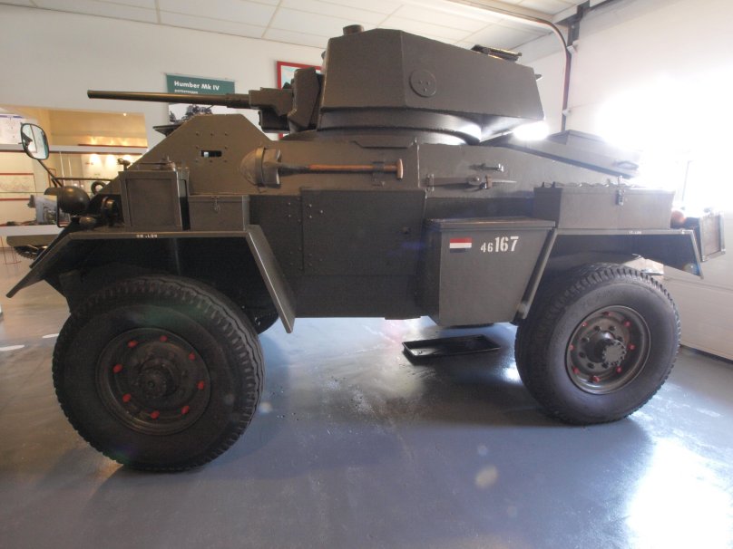 Д-13 бронеавтомобиль