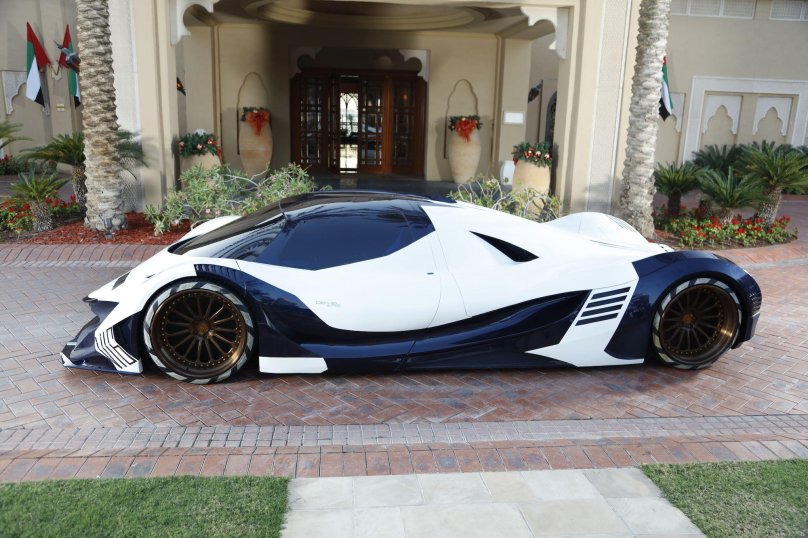 Машина Devel Sixteen Prototype