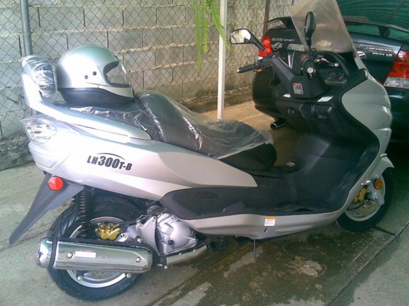 Yamaha Linhai скутер