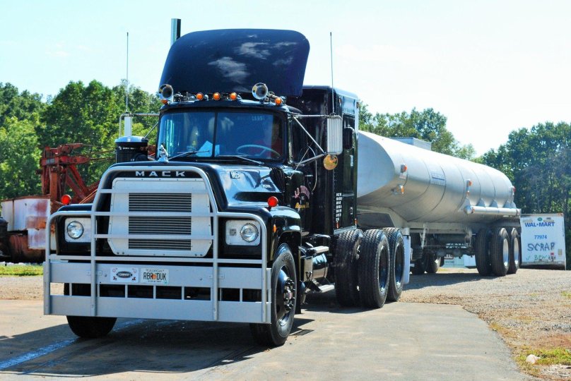 Седельный тягач Mack rs700l