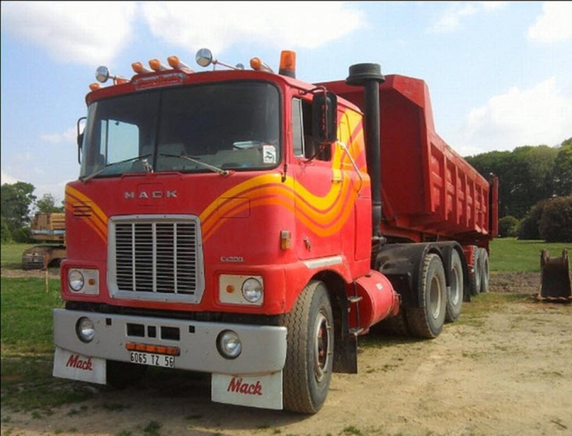 Mack Cabover f700