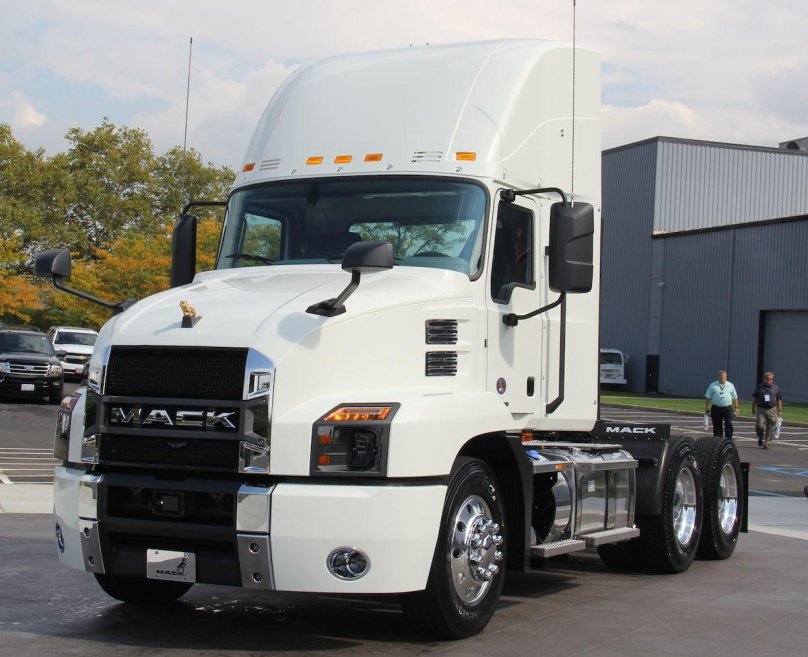 Тягач Mack Anthem