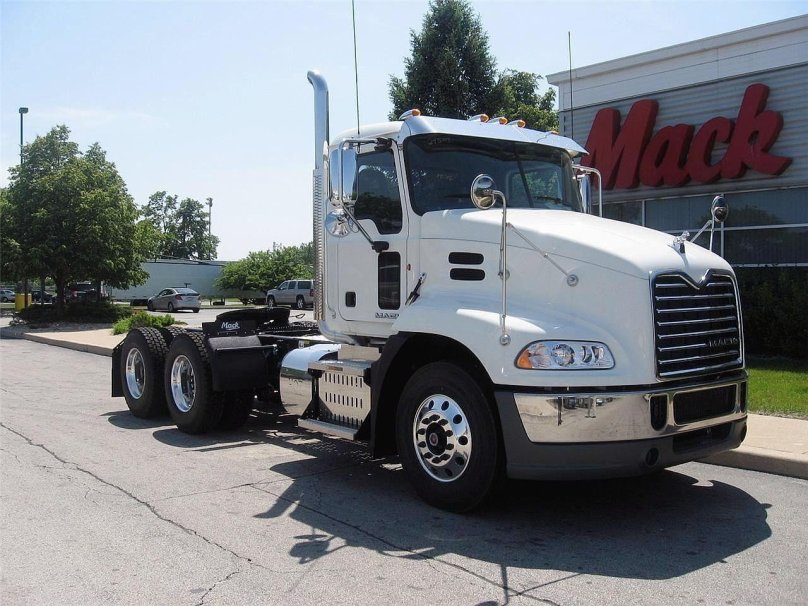 Mack Pinnacle 64t