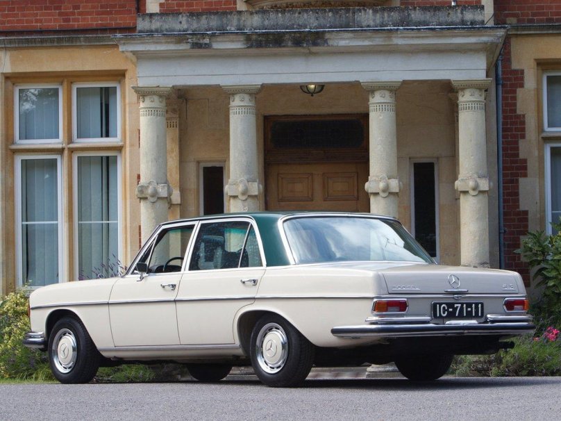 Мерседес w109