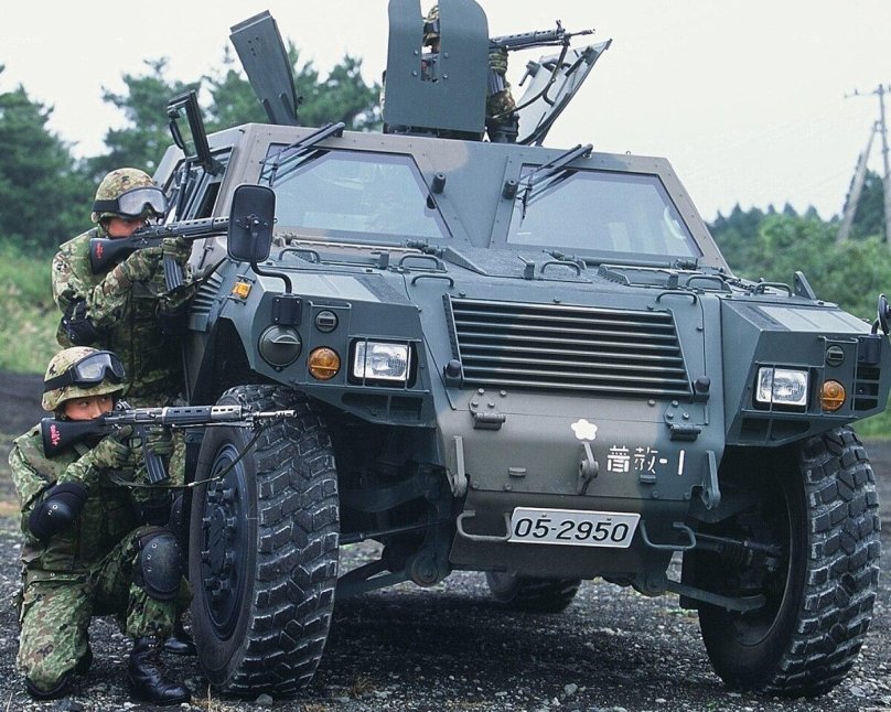 Бронеавтомобиль Komatsu Lav