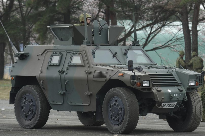 Броневик Komatsu Lav