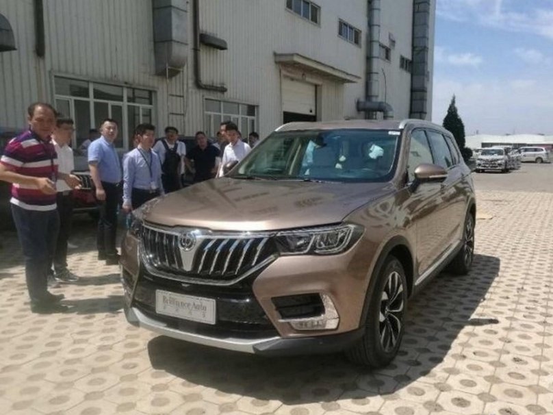 Китайский кроссовер Бриллианс