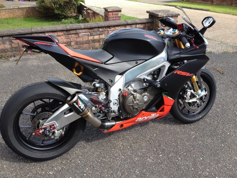 Априлия rsv4 Factory