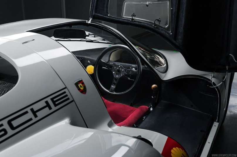 Porsche 906 dashboard