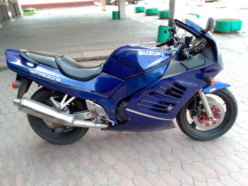 Suzuki rf400rv