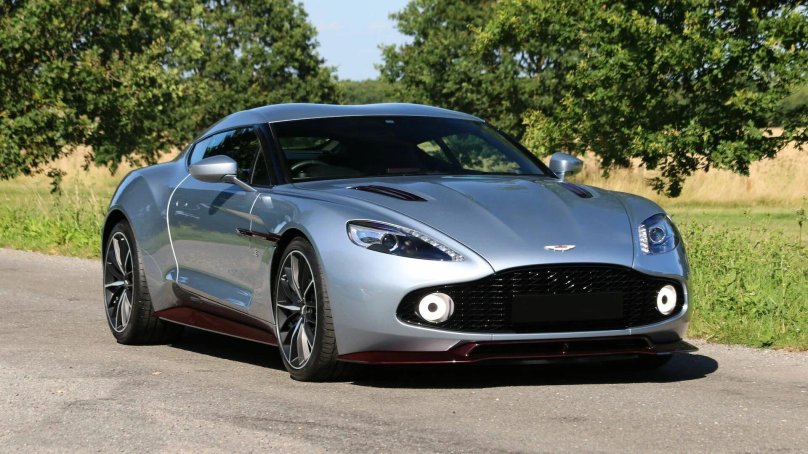 Aston Martin v12 Vanquish