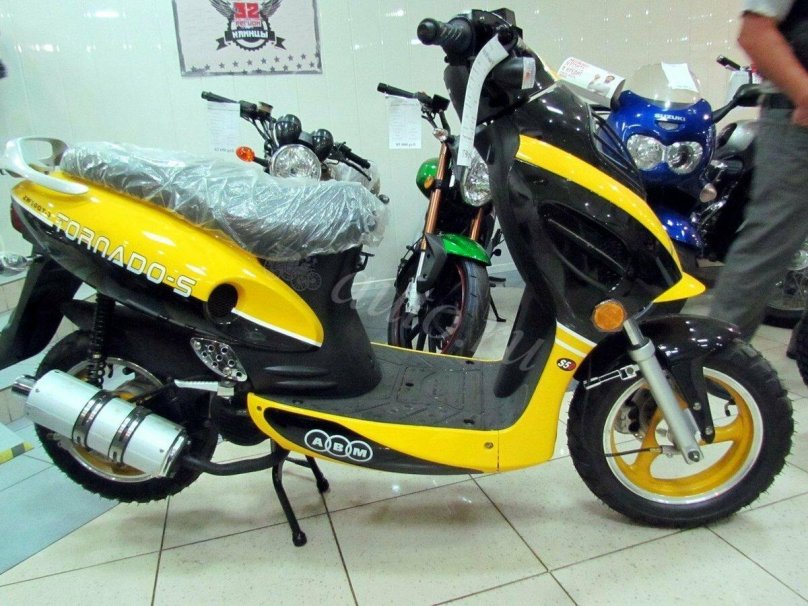 Скутер Торнадо 50 кубов 2 тактный