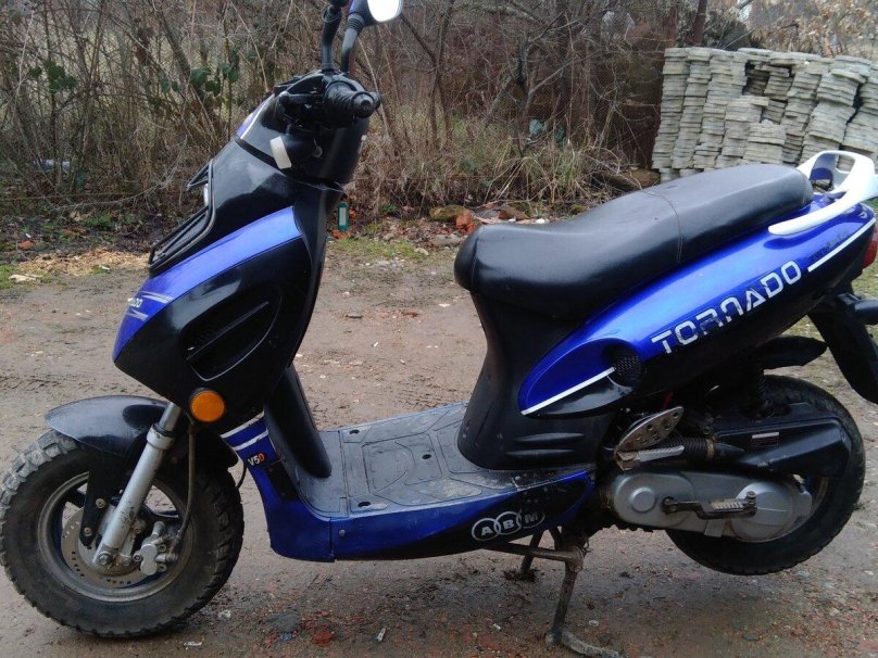 Скутер Торнадо 50