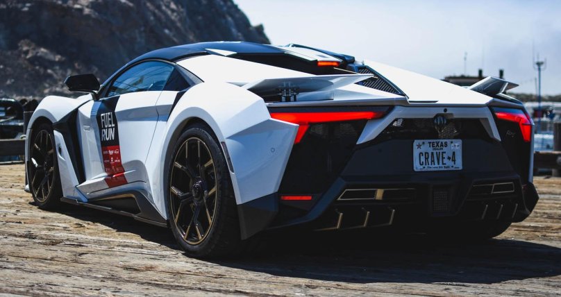 W Motors Fenyr Supersport 2020