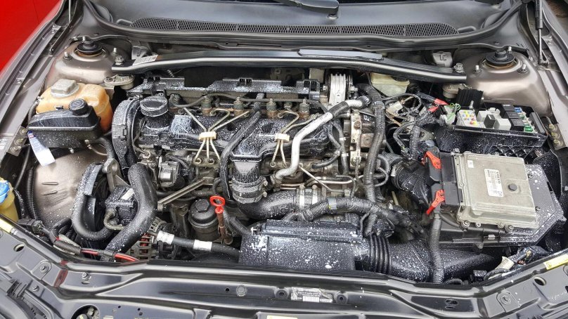 Моторный отсек Вольво хс70 дизель