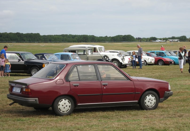 Renault18 00 268 30r
