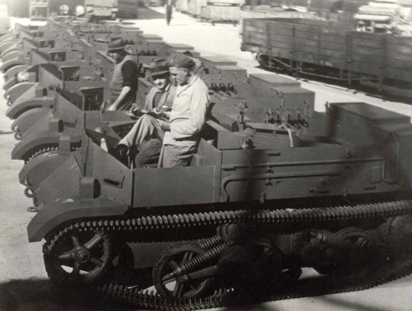 Universal Carrier 2-PDR