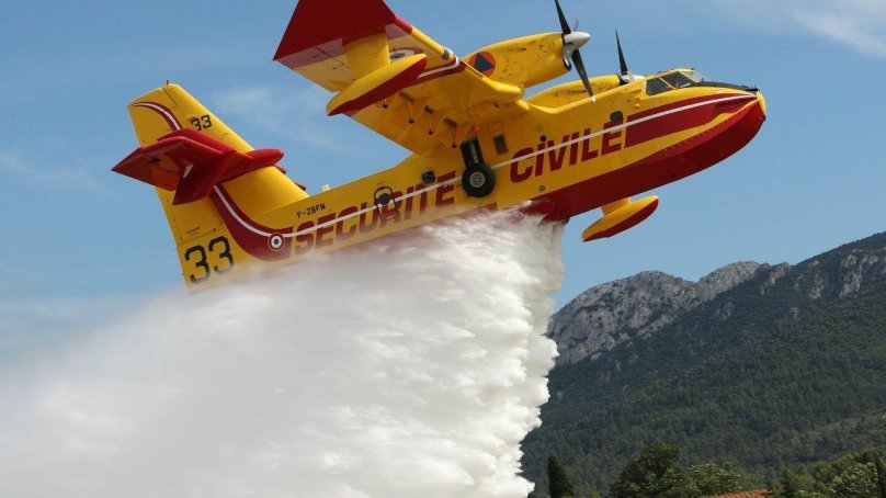 Canadair CL-415