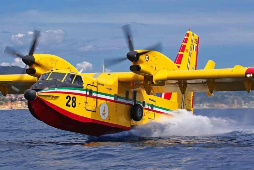 Самолет Canadair CL-415