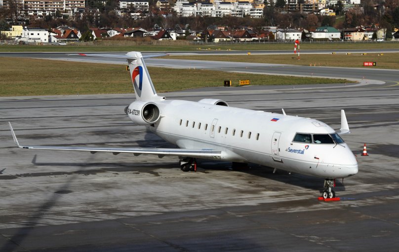 Bombardier crj200 самолет