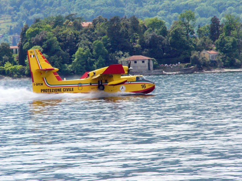 Самолет Canadair CL-415