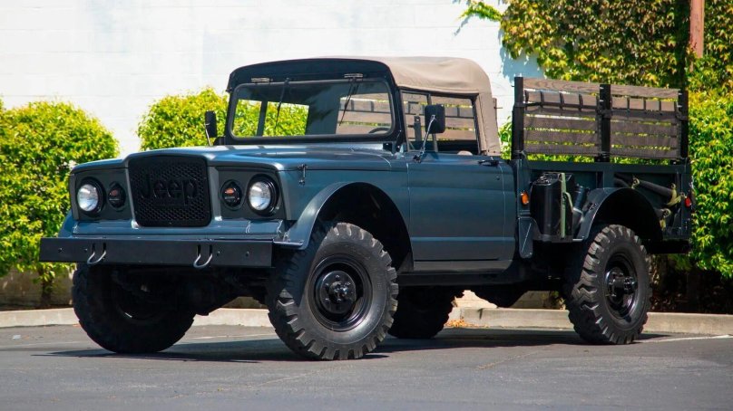Kaiser Jeep m715 (1965).