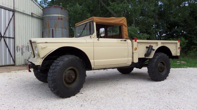 Kaiser Jeep m715 (1965).