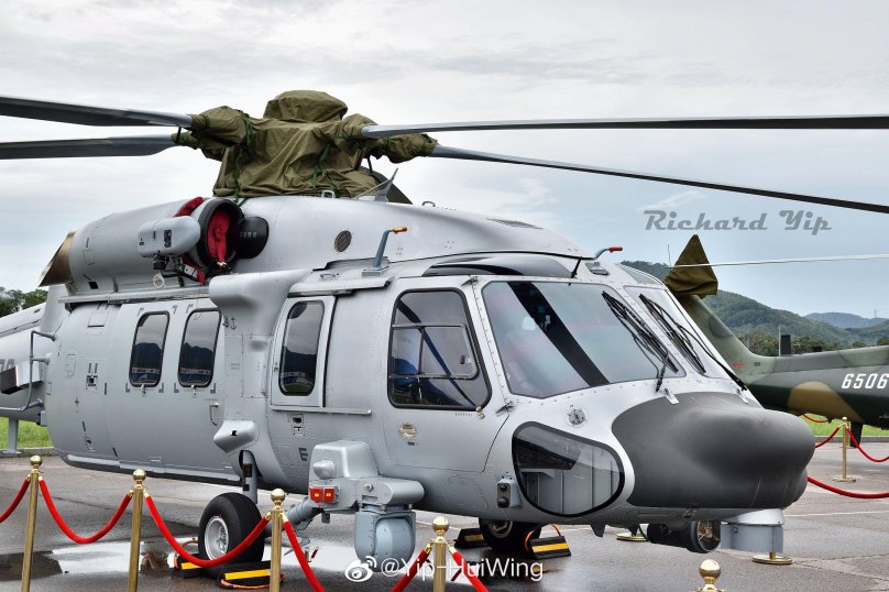 Военный вертолет