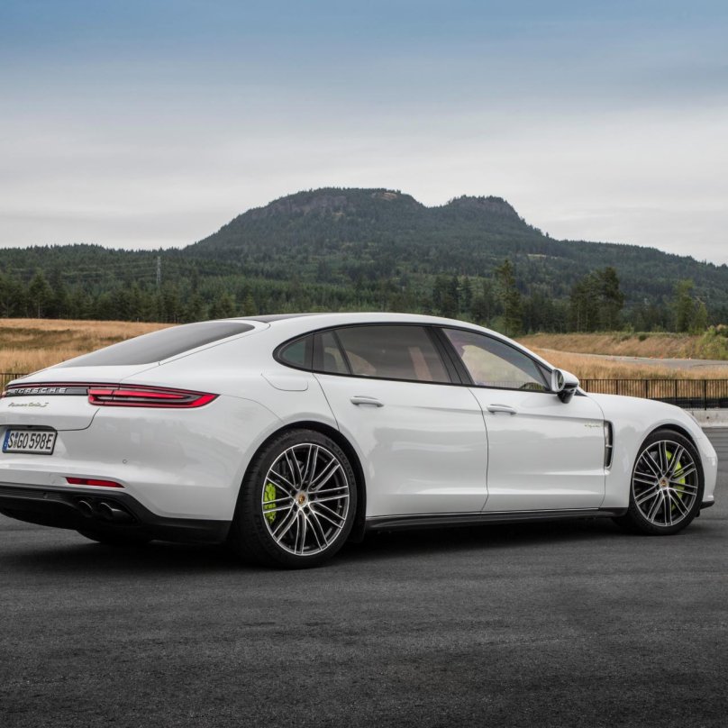Порше Панамера турбо с 2022