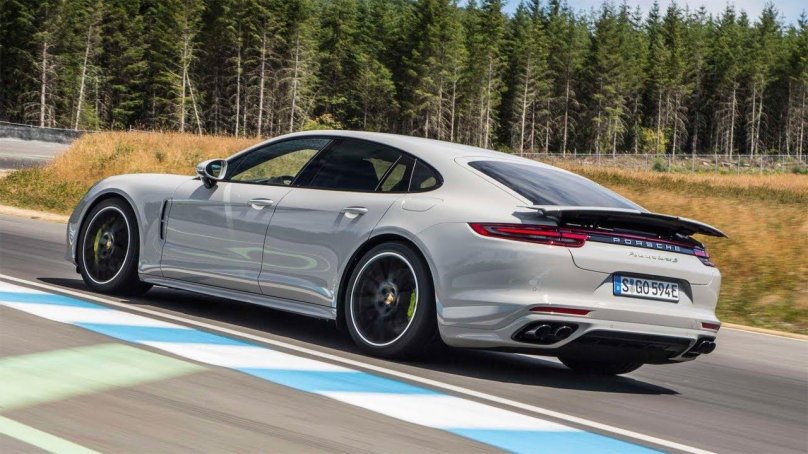 Порше Панамера турбо