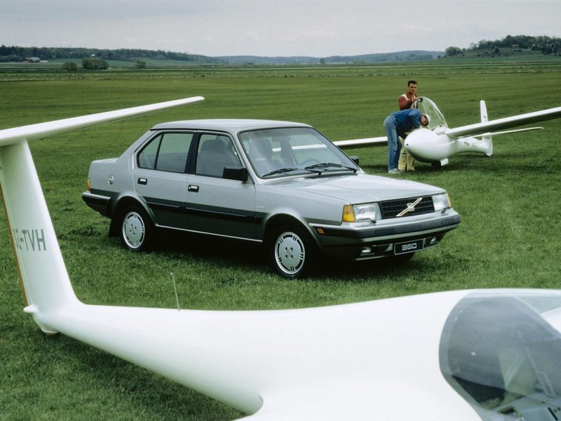 Volvo 360 седан
