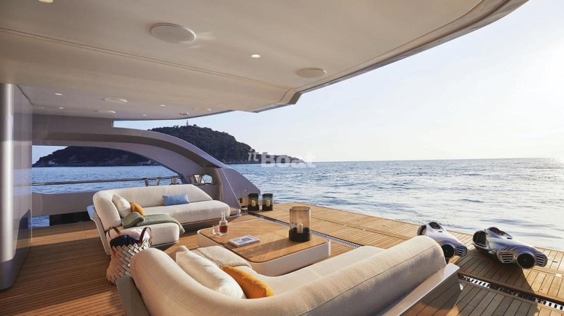 Яхта Azimut grande Trideck 38