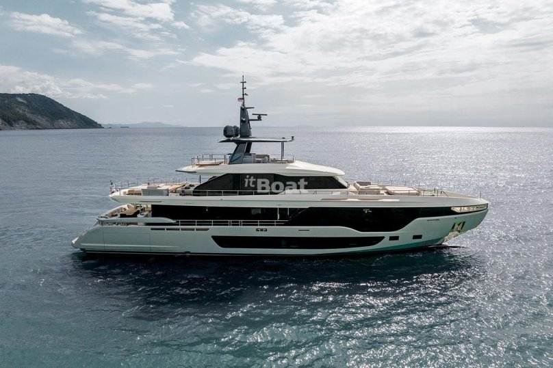 Моторная яхта Azimut 98