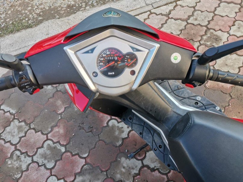 Omaks Motors скутер