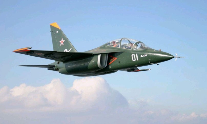 Военный самолет як 130