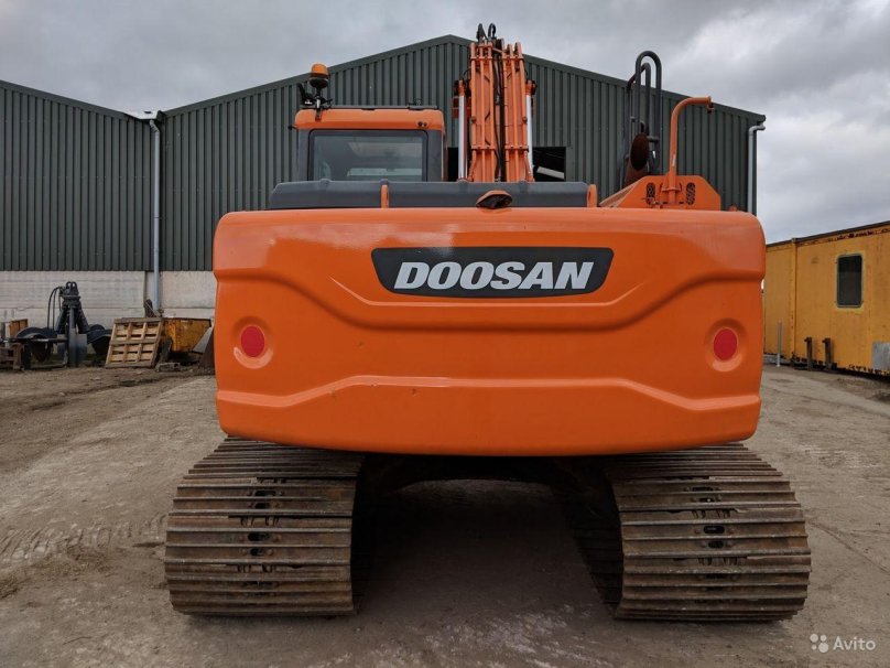 Doosan экскаватор гусеничный DX 180