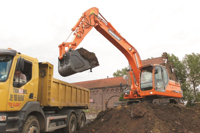 Экскаваторы Doosan на стройке