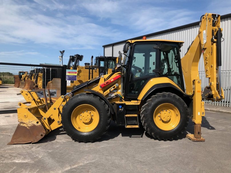 Погрузчик – экскаватор Caterpillar 444f