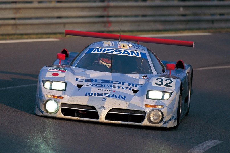 Nissan r390 gt1